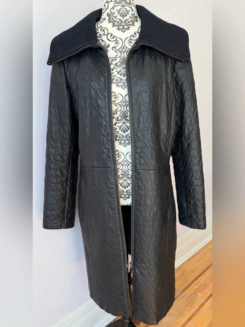 Vintage Y2K Knee Length Danier Black Quilted Leather Jacket With Funnel Collar M